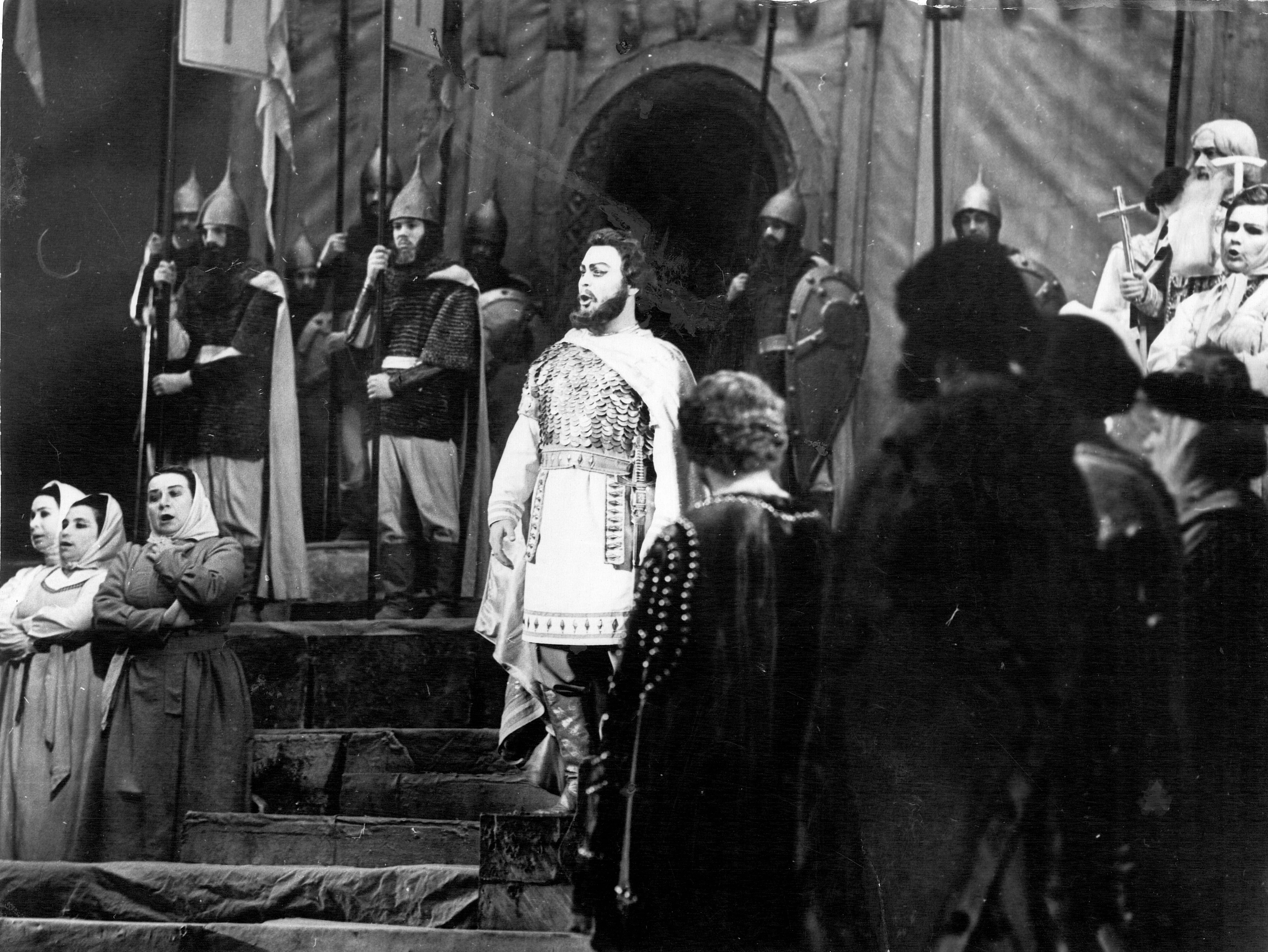 Уладзімір Генералаў у ролі князя Ігара ў оперы "Князь Ігар" А. Барадзіна. Крыніца ілюстрацыі: http://martsinovich.of.by/archives/579 