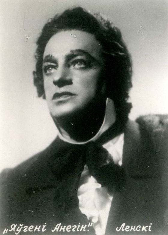 Ісідар Балоцін у ролі Ленскага ў оперы "Яўген Анегін". Крыніца ілюстрацыі: Народны артыст БССР І. М. Балоцін : 10 фотаздымкаў артыста Беларускага дзяржаўнага ордэна Леніна Вялікага тэатра оперы і балета / фат. І. Берлін. – Мінск : Беларускае тэатральнае таварыства, Б.г. 