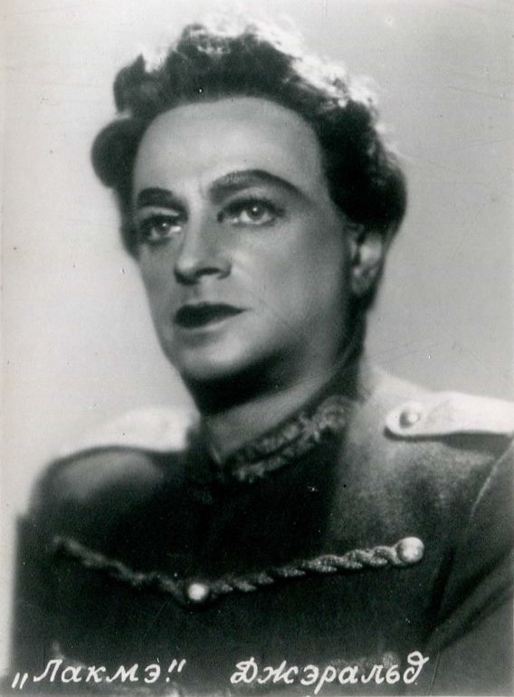 Ісідар Балоцін у ролі Джэральда ў оперы "Лакмэ". Крыніца ілюстрацыі: Народны артыст БССР І. М. Балоцін : 10 фотаздымкаў артыста Беларускага дзяржаўнага ордэна Леніна Вялікага тэатра оперы і балета / фат. І. Берлін. – Мінск : Беларускае тэатральнае таварыства, Б.г. 