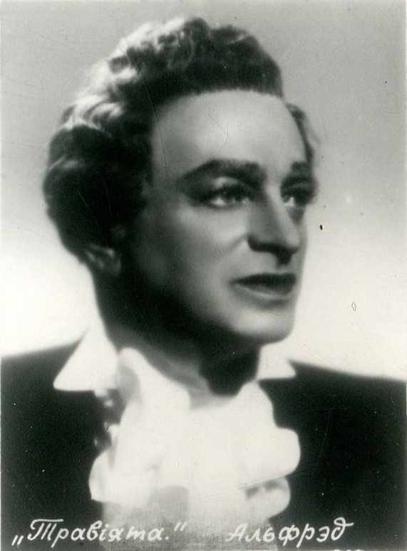 Ісідар Балоцін у ролі Альфрэда ў оперы "Травіята". Крыніца ілюстрацыі: Народны артыст БССР І. М. Балоцін : 10 фотаздымкаў артыста Беларускага дзяржаўнага ордэна Леніна Вялікага тэатра оперы і балета / фат. І. Берлін. – Мінск : Беларускае тэатральнае таварыства, Б.г. 