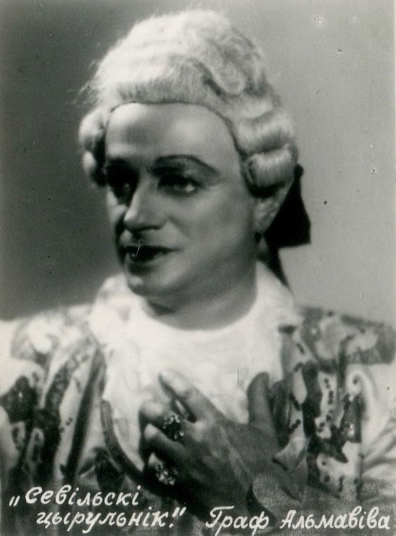 Ісідар Балоцін у ролі Графа Альмавівы ў оперы "Севільскі цырульнік". Крыніца ілюстрацыі: Народны артыст БССР І. М. Балоцін : 10 фотаздымкаў артыста Беларускага дзяржаўнага ордэна Леніна Вялікага тэатра оперы і балета / фат. І. Берлін. – Мінск : Беларускае тэатральнае таварыства, Б.г. 