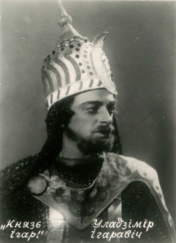 Ісідар Балоцін у ролі Уладзіміра Ігаравіча ў оперы "Князь Ігар". Крыніца ілюстрацыі: Народны артыст БССР І. М. Балоцін : 10 фотаздымкаў артыста Беларускага дзяржаўнага ордэна Леніна Вялікага тэатра оперы і балета / фат. І. Берлін. – Мінск : Беларускае тэатральнае таварыства, Б.г. 