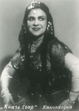 Ларыса Александроўская ў ролі Канчакоўна ў оперы "Князь Ігар". Крыніца ілюстрацыі: Народная артыстка СССР Л. П. Александроўская : 10 фотаздымкаў артысткi Беларускага Дзяржаўнага ордэна Леніна Вялікага тэатра оперы і балета : [буклет] / фат. I. Берлін ; Беларускаеа тэатральнае таварыства. – Мінск : Б. в., Б. г. – 1 л. (складз. у 10 разоў).