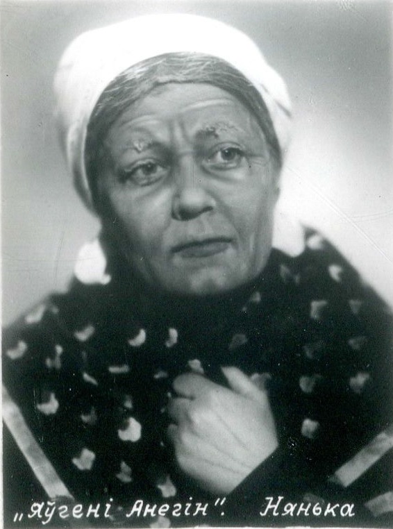 Клаўдзія Кудрашова ў ролі Нянькі ў оперы "Яўген Анегін". Крыніца ілюстрацыі: Народная артыстка БССР К. К. Кудрашова : 10 фотаздымкаў артысткi Беларускага дзяржаўнага Вялікага тэатра оперы і балета : [буклет] / фат. I. Берлін. – Мінск : Беларускае тэатральнае таварыства, [б. г.]. – 1 л. (складз. у 10 разоў).