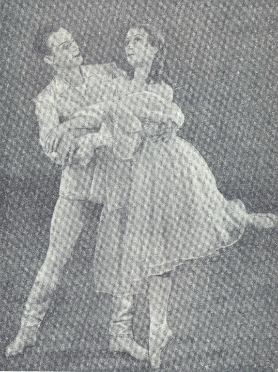 Евгений Глинских в роли Вацлава и Нина Млодзинская в роли Марии в балете "Бахчисарайский фонтан" Б. Асафьева. Источник иллюстрации: Белорусский государственный ордена Ленина Большой театр оперы и балета / Б. С. Смольский. – Минск, 1963. – С. 47.