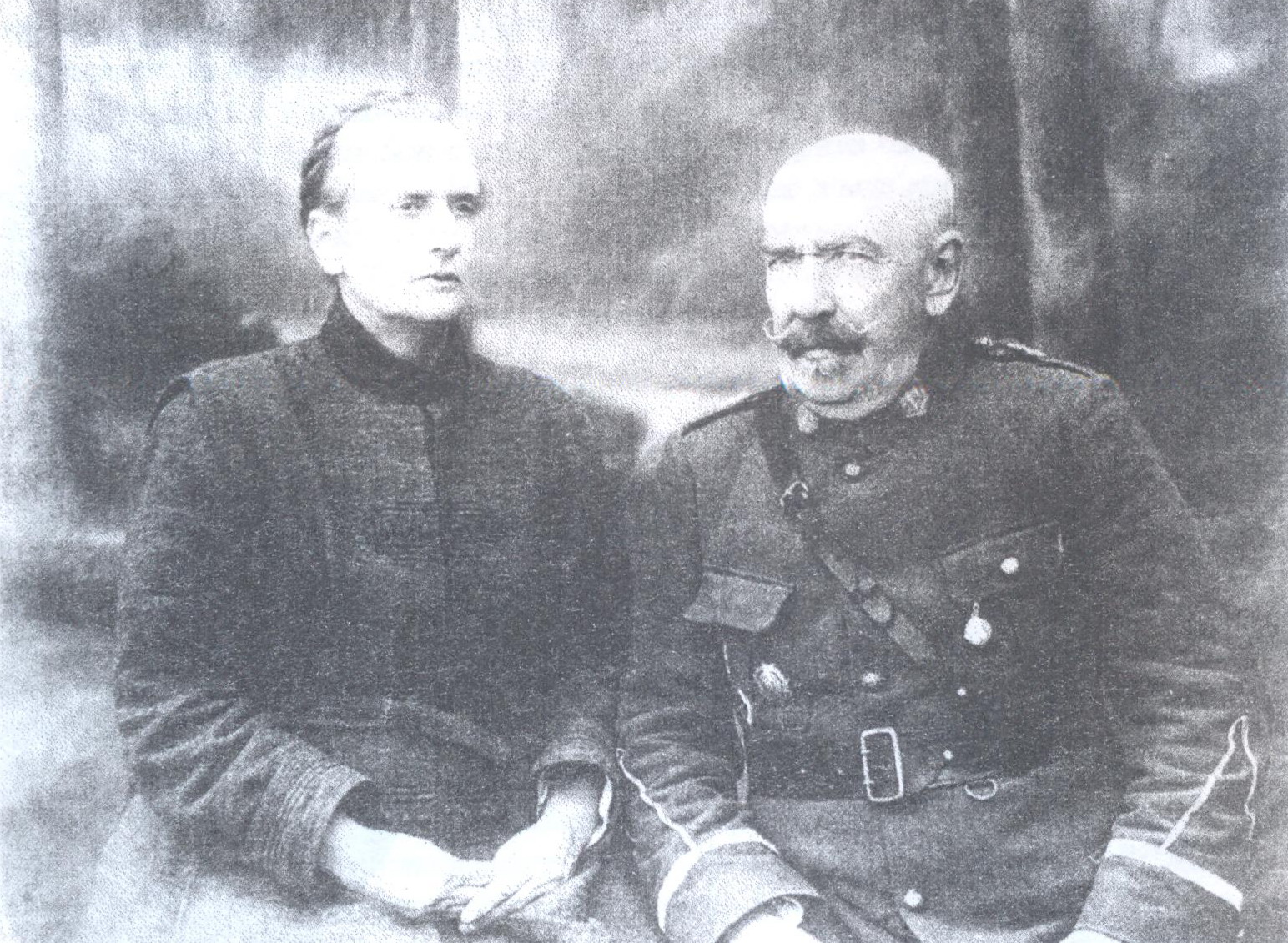 Станіслаў і Людвіка Нарбуты (1920-я гг.). Крыніца ілюстрацыі: Браслаўскія сшыткi : гістарычны зборнік / Браслаўскае краязнаўчае таварыства, Браслаўскае музейнае аб'яднанне. – Браслаў : [б. в.], 2000. – Вып. 4. – С. 85.