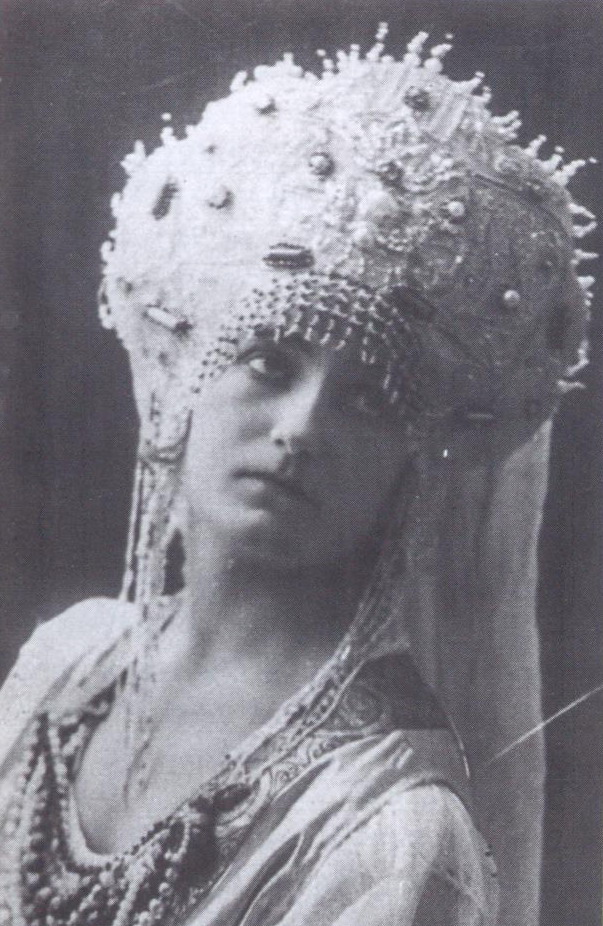 Юлия Хираско – солистка балета (1924). Источник иллюстрации: Партер. – 2016. – № 5. – С. 35.