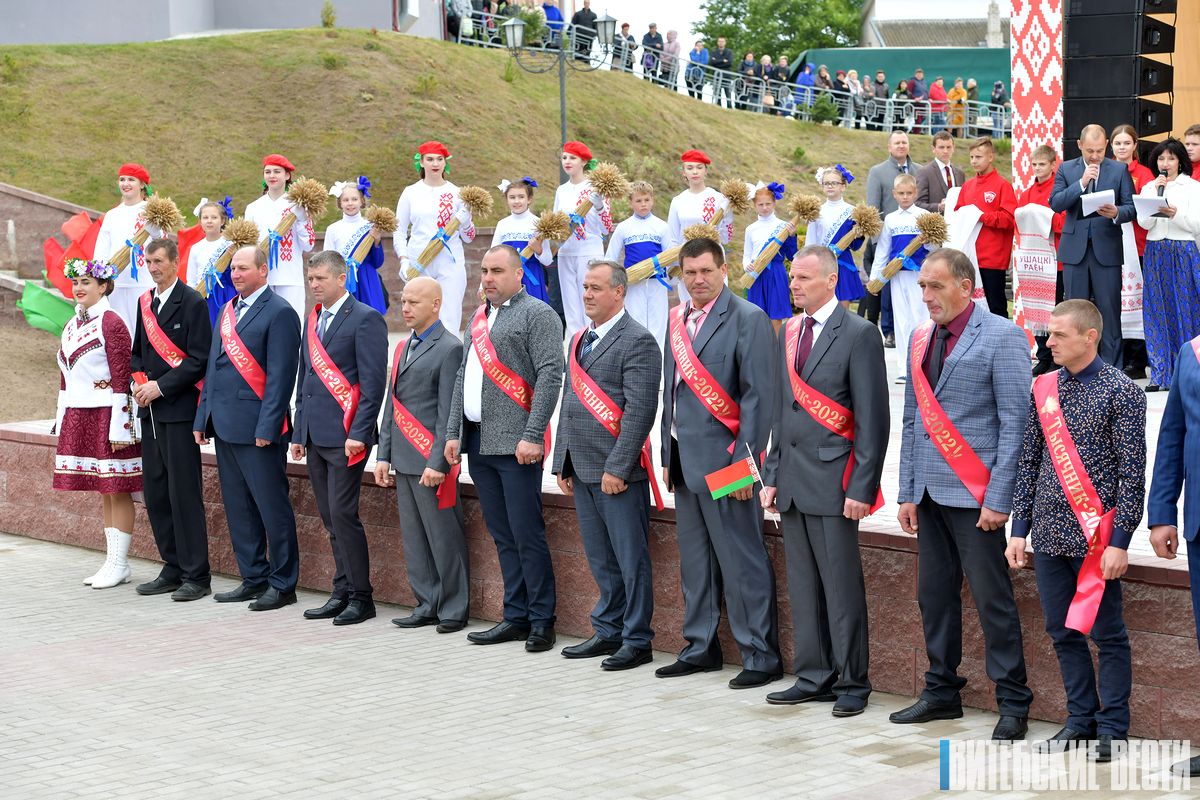 Пераможцы жніва Віцебскай вобласці на "Дажынках – 2022" (г. Глыбокае). Крыніца ілюстрацыі: https://vitebsk-region.gov.by/ru/news-ru/view/v-glubokom-s-razmaxom-otprazdnovali-oblastnye-dazhynki-2022-23342-2022/