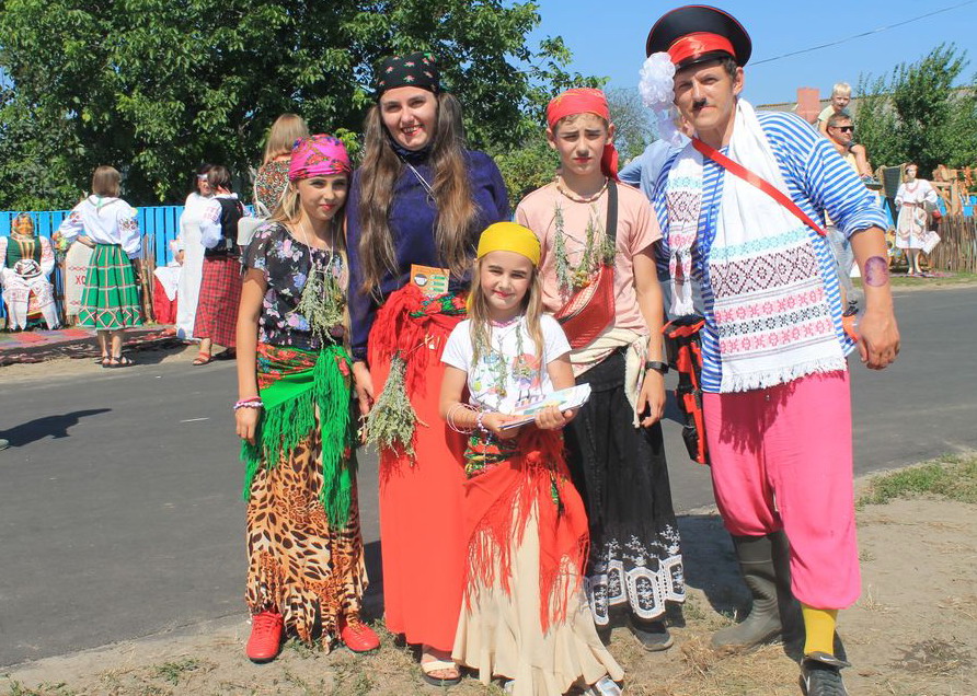 Удзельнікі фестывалю "Аўцюкі – 2021". Крыніца ілюстрацыі: https://gp.by/novosti/aktualno/news237060.html