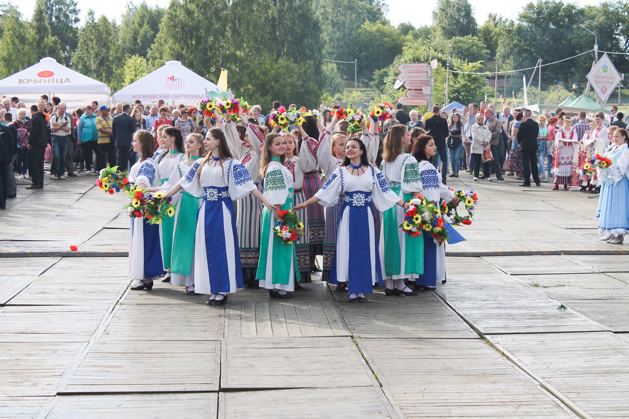 Удзельнікі Купалля. Крыніца ілюстрацыі: https://kupalle.by/galereya