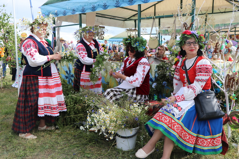 Удзельнікі Купалля. Крыніца ілюстрацыі: https://kupalle.by/galereya