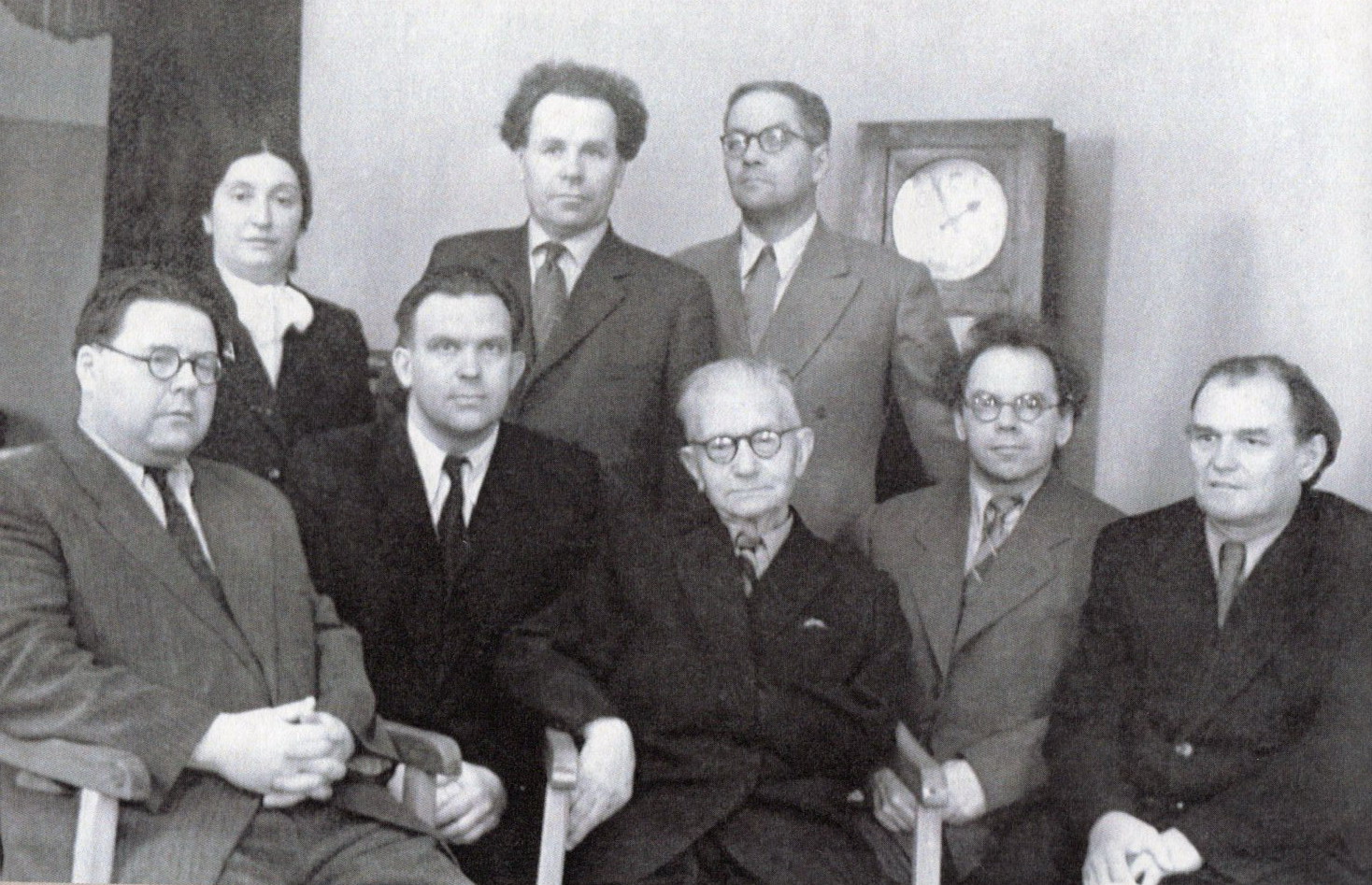 80-летие В. Золотарева. Сидят: А. Богатырев, В. оловников, В. Золотарев, П. Подковыров, Д. Лукас. Стоят: С. Нисневич, И. Жинович, Л. Абелиович (1953). Источник иллюстрации: Анатолий Васильевич Богатырев : материалы, документы, статьи о творчестве / Министерство культуры Республики Беларусь, Учреждение образования "Белорусская государственная академия музыки", Белорусский государственный архив-музей литературы и искусства ; [составители: Е. В. Лисова, В. В. Невдах]. – Минск, 2014. – С. 22 вклейки между с. 124–125.