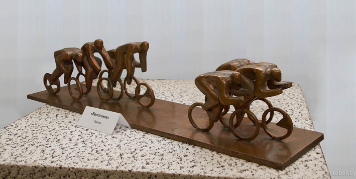Э.Б. Астафьев "Велогонка". – Источник иллюстрации: http://www.fotobel.by/kultura-belarusi/skulptura-eduarda-astafeva/