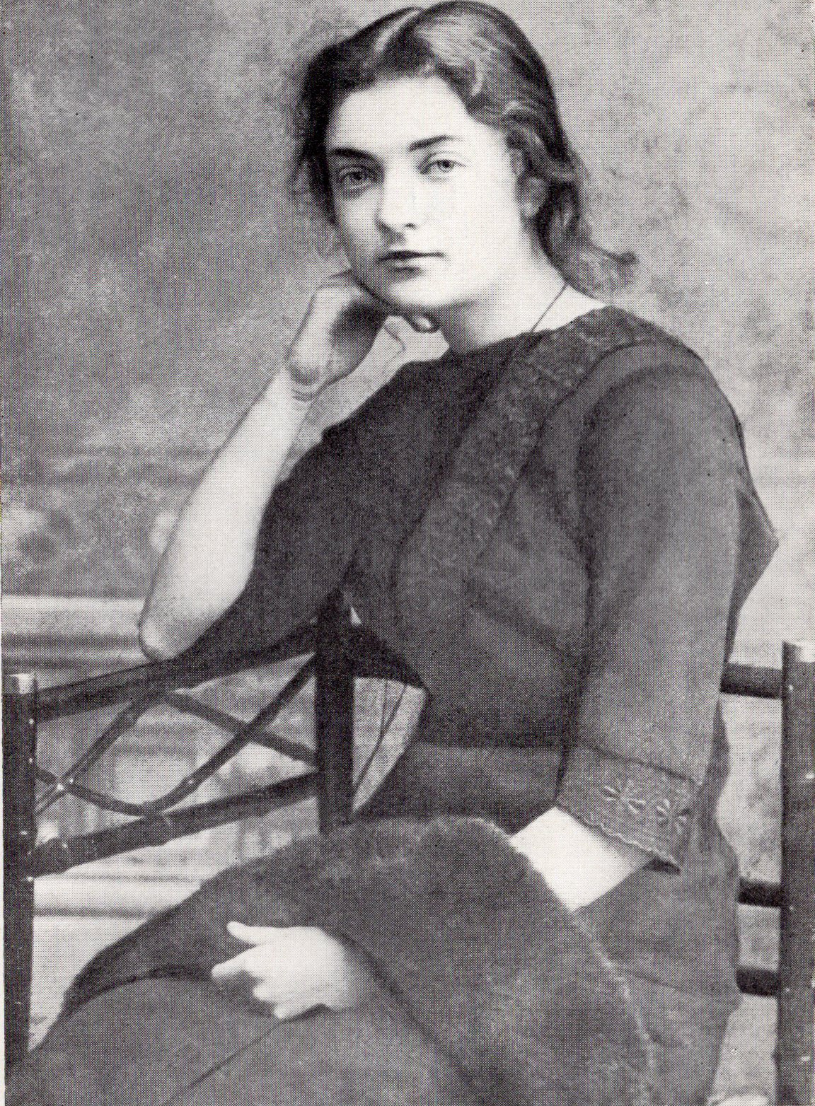 Паўліна Мядзёлка (1913). Крыніца ілюстрацыі: Сцежкамі жыцця : [успаміны] / Паўліна Мядзёлка ; [пад рэдакцыяй А. С. Ліса]. – Мінск, 1974. – Франтыспіс. 