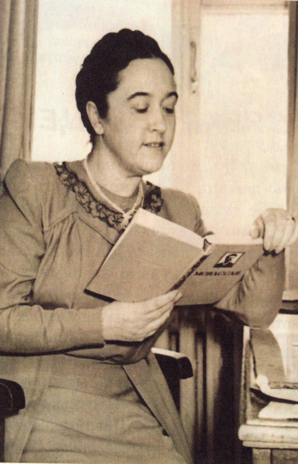 Эдзі Агняцвет (1950-я гг.). Крыніца ілюстрацыі: У свеце дабрыні : зборнік вершаў / Эдзі Агняцвет ; [укладальнікі: А. Бычко, С. Богуш]. – Мінск, 2013. – С. 3. 