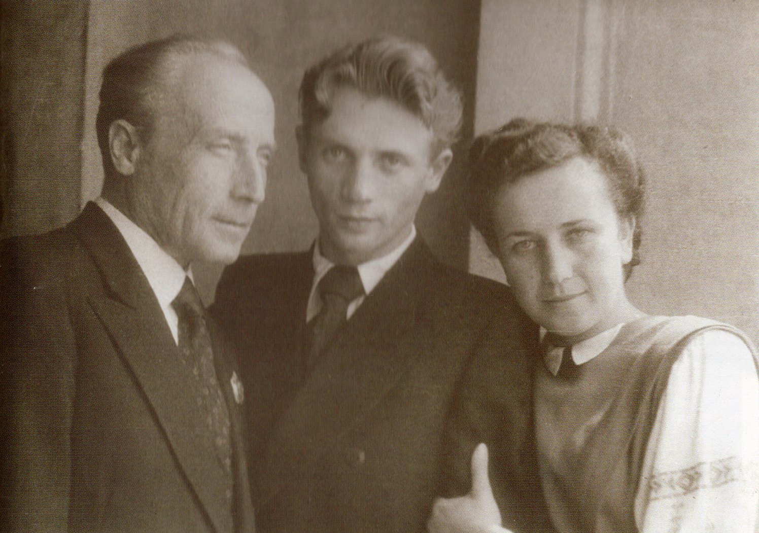 Уладзімір, Барыс і Галіна Уладамірскія (1948). Крыніца ілюстрацыі: Мастацтва. – 2009. – № 12. – С. 47.