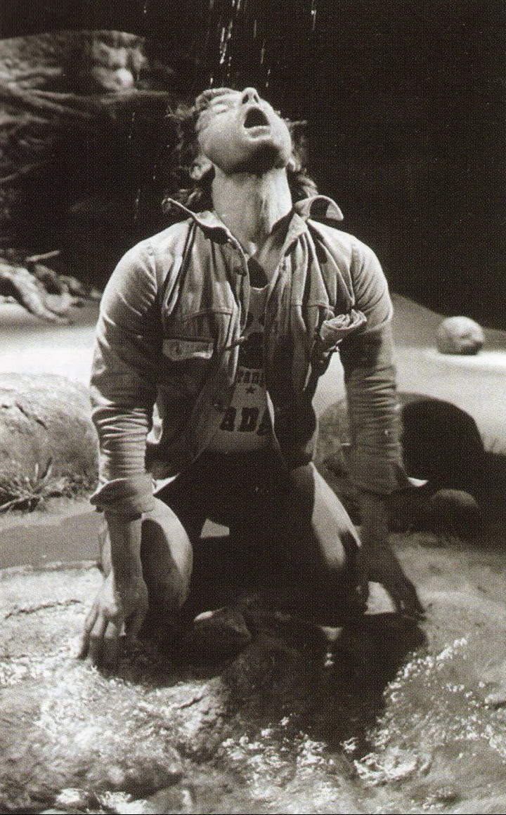 Аляксандр Уладамірскі ў ролі Антося ("Апошні журавель" А. Дударава і А. Жука). Крыніца ілюстрацыі: Мастацтва. – 2009. – № 12. – С. 49.