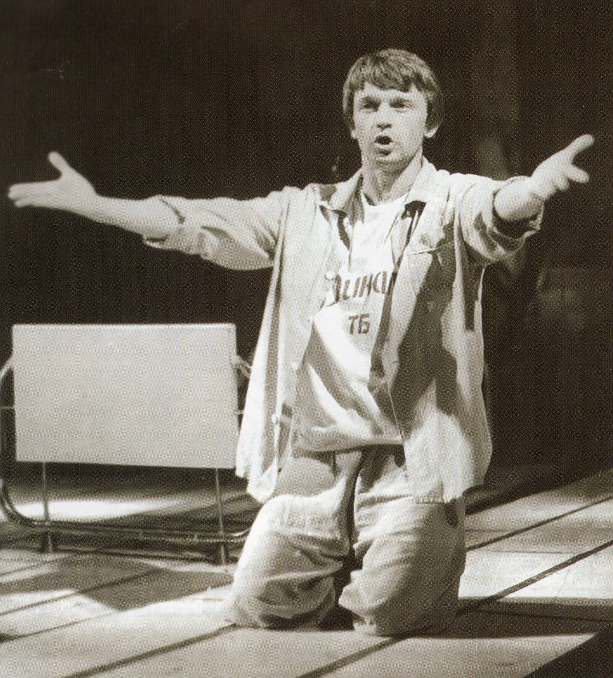 Аляксандр Уладамірскі ў ролі Буліко ("Закон вечнасці" Н. Думбадзе). Крыніца ілюстрацыі: Мастацтва. – 2009. – № 12. – С. 45.