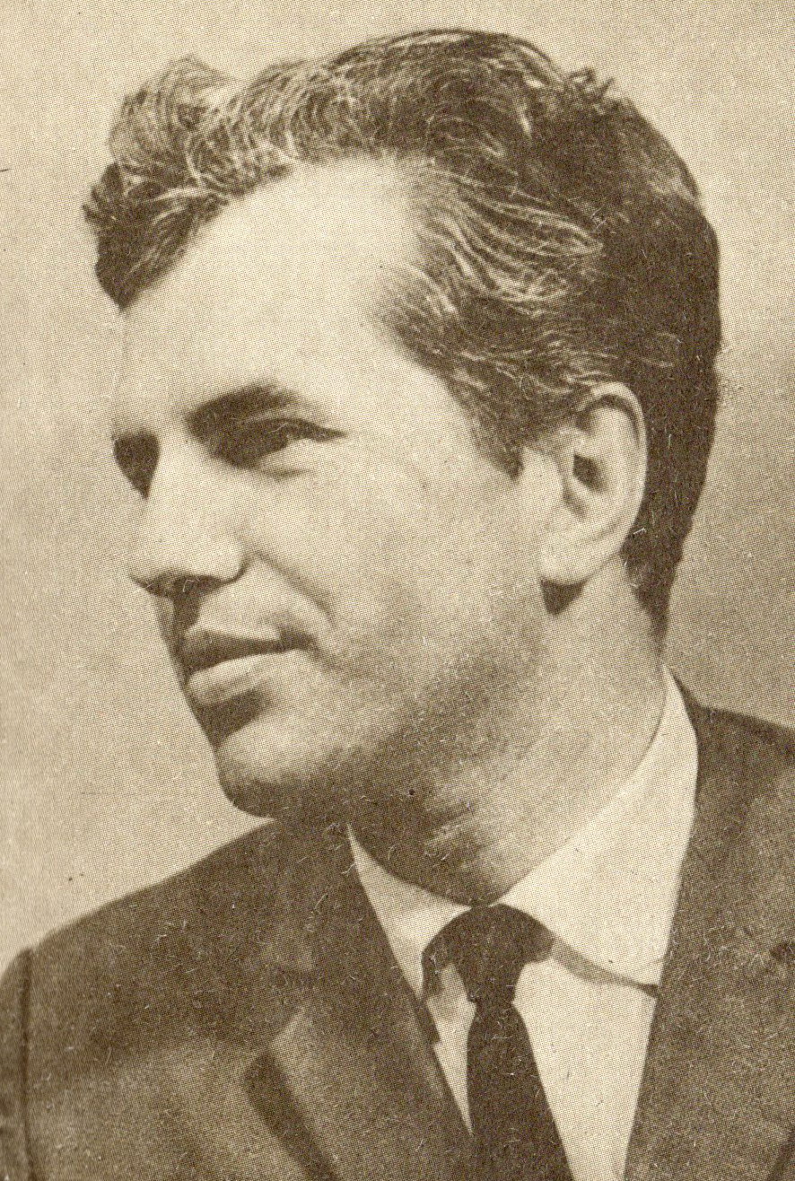 Сцяпан Гаўрусёў. Крыніца ілюстрацыі: Збор твораў : у 2 т. / Сцяпан Гаўрусёў ; [укладанне А. Дракахруста ; прадмова, с. 5–18, В. Макарэвіча]. – Мінск, 1993. – Т. 1 : Вершы. – Франтыспіс.