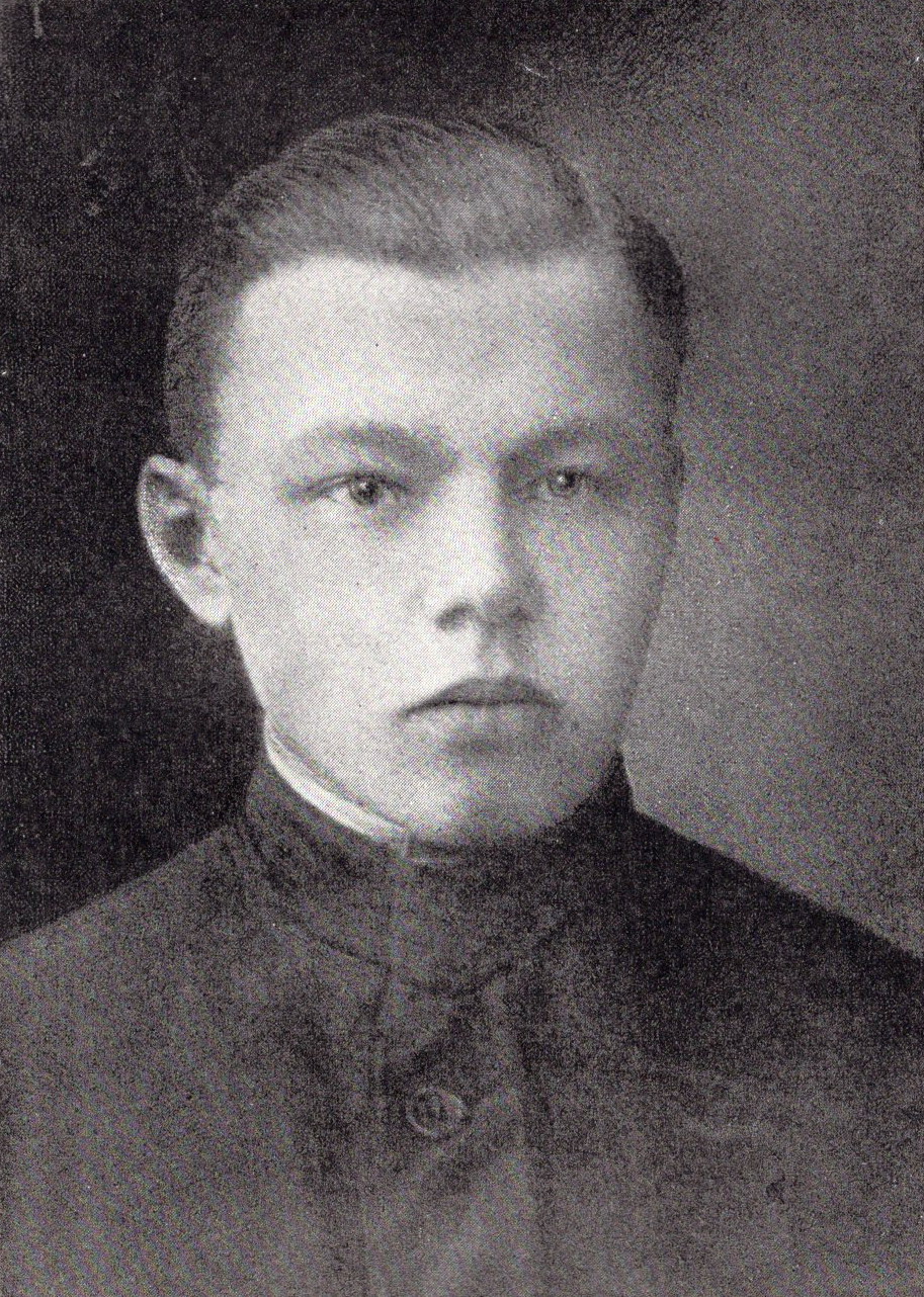 Піліп Пестрак – студэнт універсітэта (Самара, 1920). Крыніца ілюстрацыі: Збор твораў : у 5 т. / Піліп Пестрак ; рэдкалегія: Барысенка В. В. і інш. ; [аўтар прадмовы, с. 6–22, К. Р. Хромчанка ; Акадэмія навук БССР, Інстытут літаратуры імя Я. Купалы]. – Мінск, 1984. – Т. 1 : Вершы, паэма, апавяданні, аповесці. – Уклейка паміж с. 128–129.