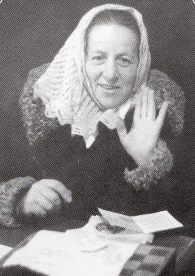 Зінаіда Бандарына (1950-я гг. З фондаў Дзяржаўнага музея гісторыі беларускай літаратуры). Крыніца ілюстрацыі: Да новага заўтра : выбраная паэзія / Зінаіда Бандарына ; укладальніца, [аўтар прадмовы] Аксана Данільчык. – Мінск, 2023. – С. 6 уклейкі паміж с. 170–171.