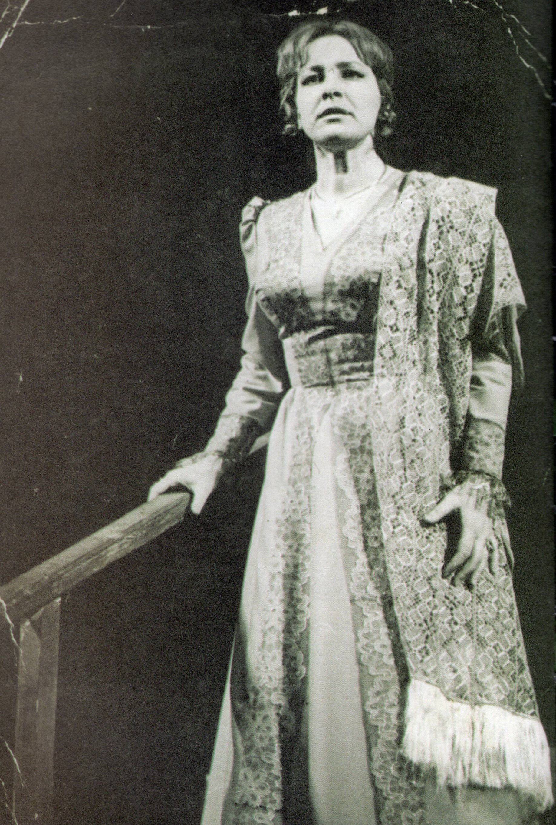 Марыя Захарэвіч у ролі Варвары ў спектаклі "Навальніца" па п'есе А. Астроўскага (1976). Крыніца ілюстрацыі: Марыя Захарэвіч. Талент, адухоўлены любоўю : успаміны, інтэрв'ю, прысвячэнні / [укладанне С. Жыбулеўскай]. – Мінск, 2016. – С. 12 уклейкі паміж с. 64–65.