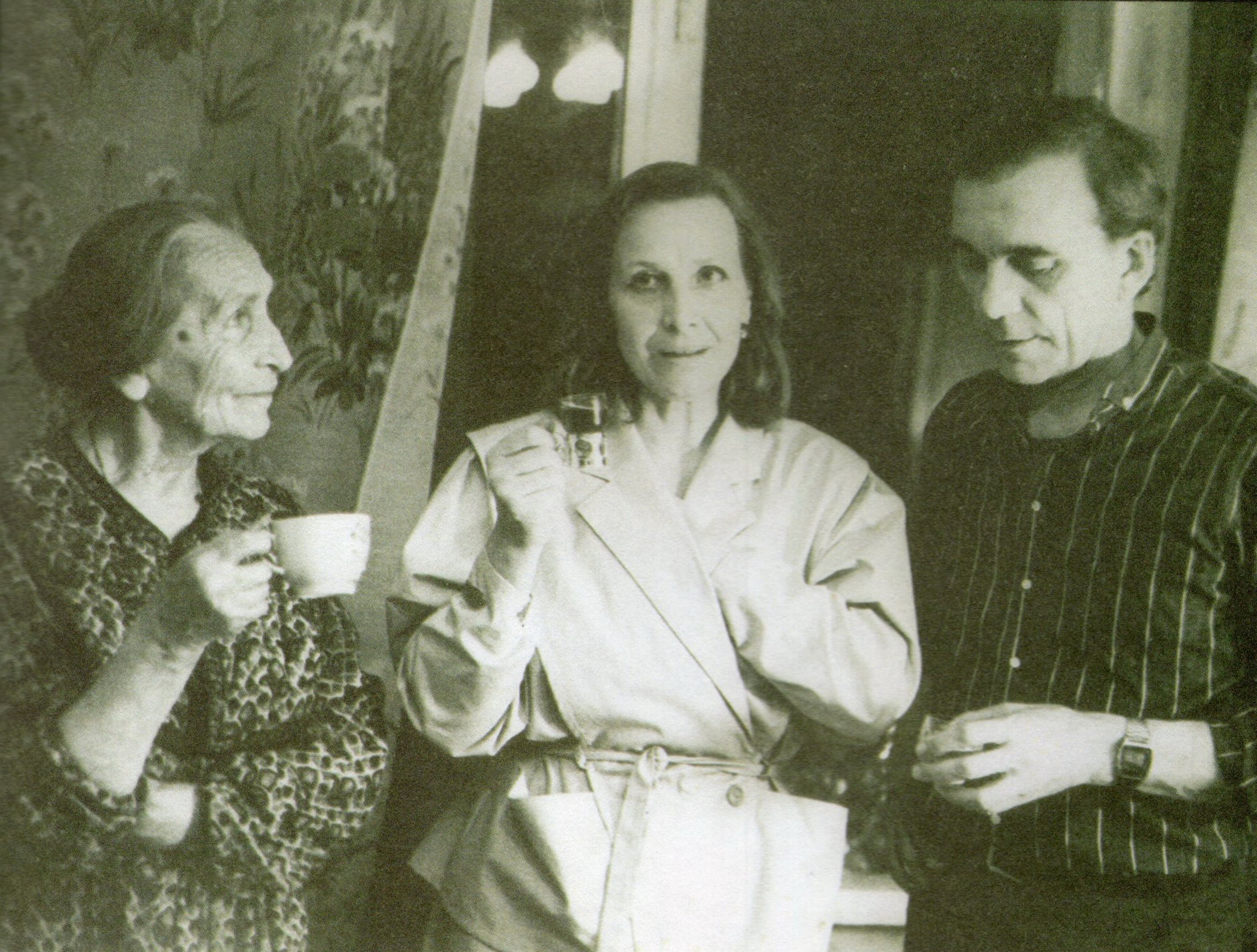 Народная артыстка СССР Стэфанія Станюта, народная артыстка Беларусі Марыя Захарэвіч і кінарэжысёр, народны артыст Расіі Элем Клімаў. Крыніца ілюстрацыі: Марыя Захарэвіч. Талент, адухоўлены любоўю : успаміны, інтэрв'ю, прысвячэнні / [укладанне С. Жыбулеўскай]. – Мінск, 2016. – С. 6 уклейкі паміж с. 96–97.