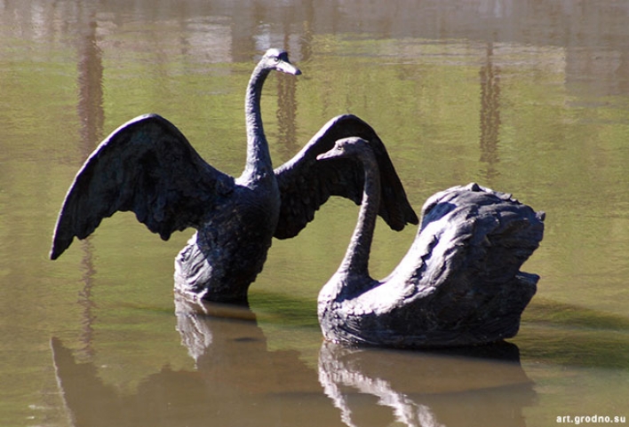 У.І. Панцялееў "Лебедзі" (2008). Крыніца ілюстрацыі: http://art.grodno.su/sculptor/panteleev-vladimir.html