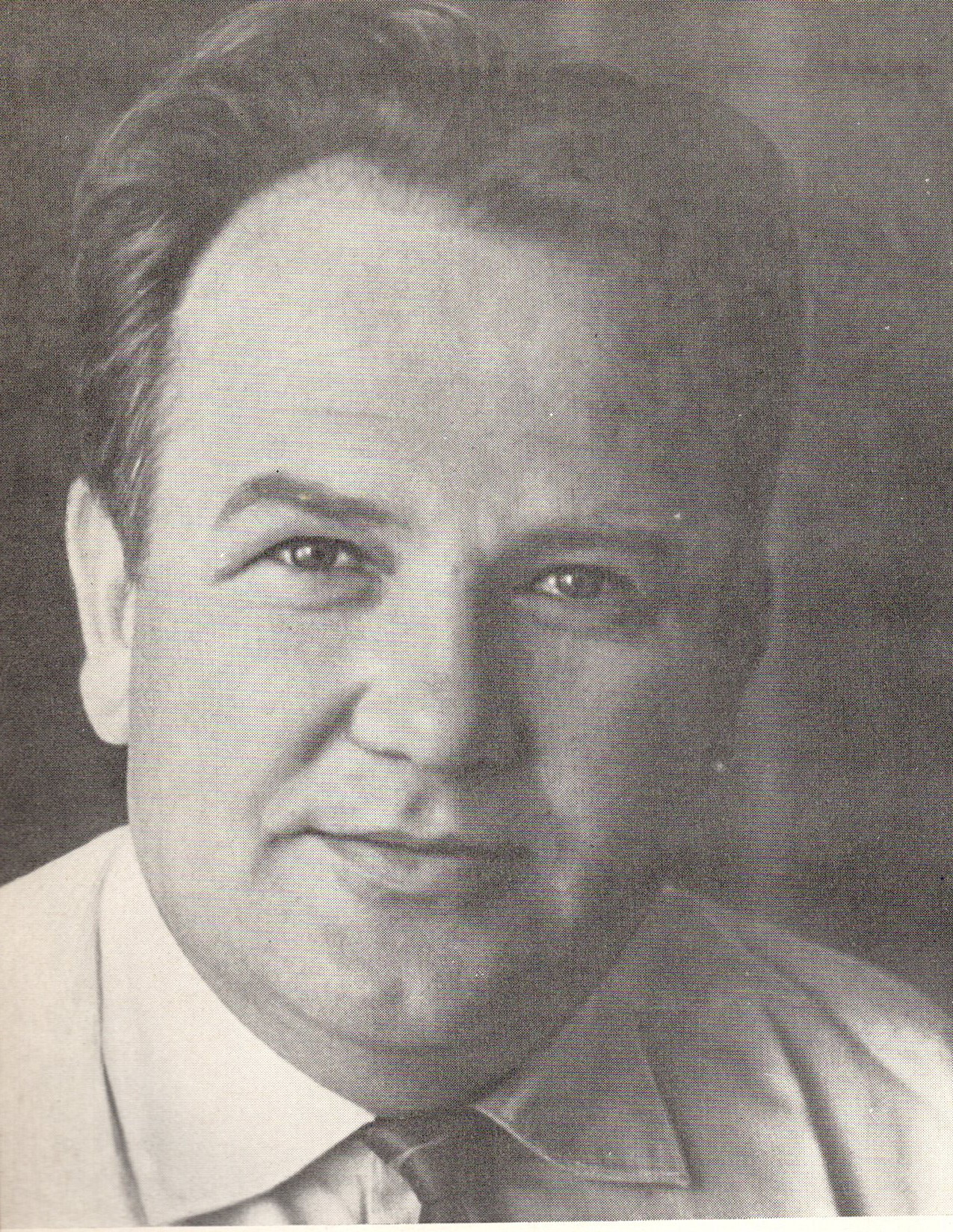 Анатоль Вялюгін (пачатак 1960-х гг.). Крыніца ілюстрацыі: Адрас любві : выбранае / Анатоль Вялюгін ; [мастакі: А. Паслядовіч, В. Сахненка]. – Мінск, 1964. – Франтыспіс. 