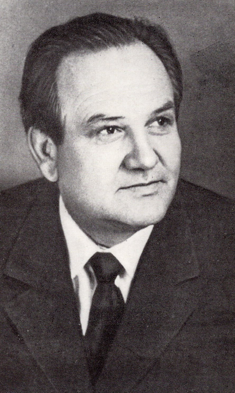 Анатоль Вялюгін. Крыніца ілюстрацыі: Верасовы ўзятак : [вершы і паэмы] / Анатоль Вялюгін ; [прадмова М. Арочкі, с. 3–11 ; мастак У. Л. Лашкевіч]. – Мінск, 1974. – Франтыспіс.