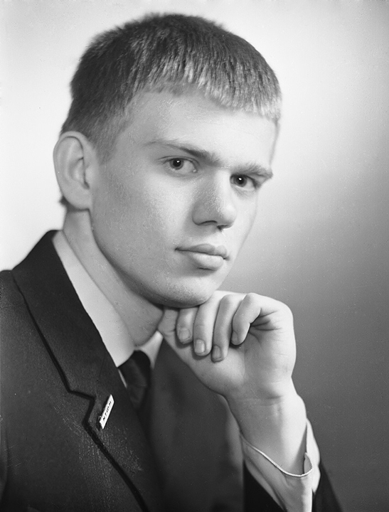 Валянцін Пармон – студэнт 1-га курса Маскоўскага фізіка-тэхнічнага інстытута (1966). Крыніца ілюстрацыі: https://nastgaz.by/chamu-rasijski-akademik-valyantsin-parmon-yaki-naradziusya-u-germanii-lichyts-syabe-paunapraunym-minchaninam/