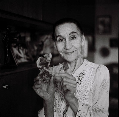 Зінаіда Зубкова. Крыніца ілюстрацыі: https://kupalauski.by/teatr/news/snada-zubkov-our-crystalina-palinka-/