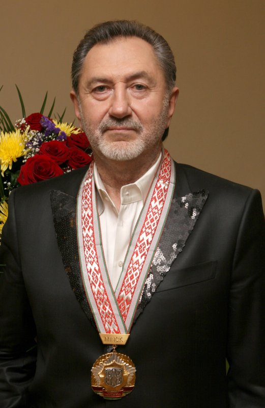 Анатоль Ярмоленка – ганаровы грамадзянін Мінска. Крыніца ілюстрацыі: https://minsk950.belta.by/yarmolenko