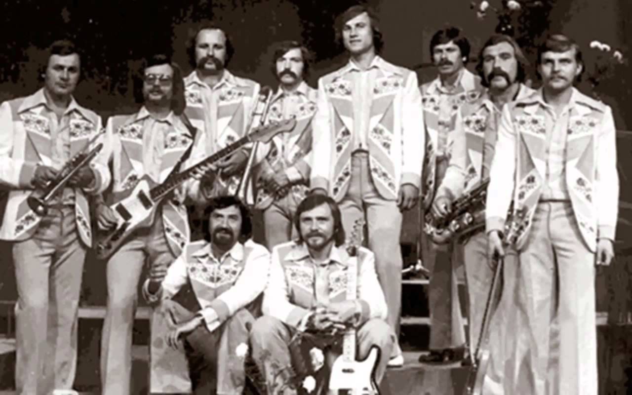 Удзельнікі ВІА "Сябры" (1970-я гг.). Крыніца ілюстрацыі: https://minsk950.belta.by/images/tild6537-3863-4139-a263-633131306564__maxresdefault.jpg