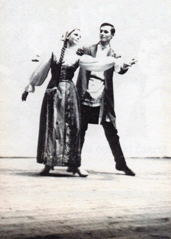 Мікалай Дудчанка з Жанай Стражэвіч у танцы "Рускі лірычны" (1971). Крыніца ілюстрацыі: Неўтаймаваны : да 70-годдзя Мікалая Дудчанкі / [кіраўнік праекта, укладальнік М. А. Козенка]. – Мінск, 2015. – С. 49. 