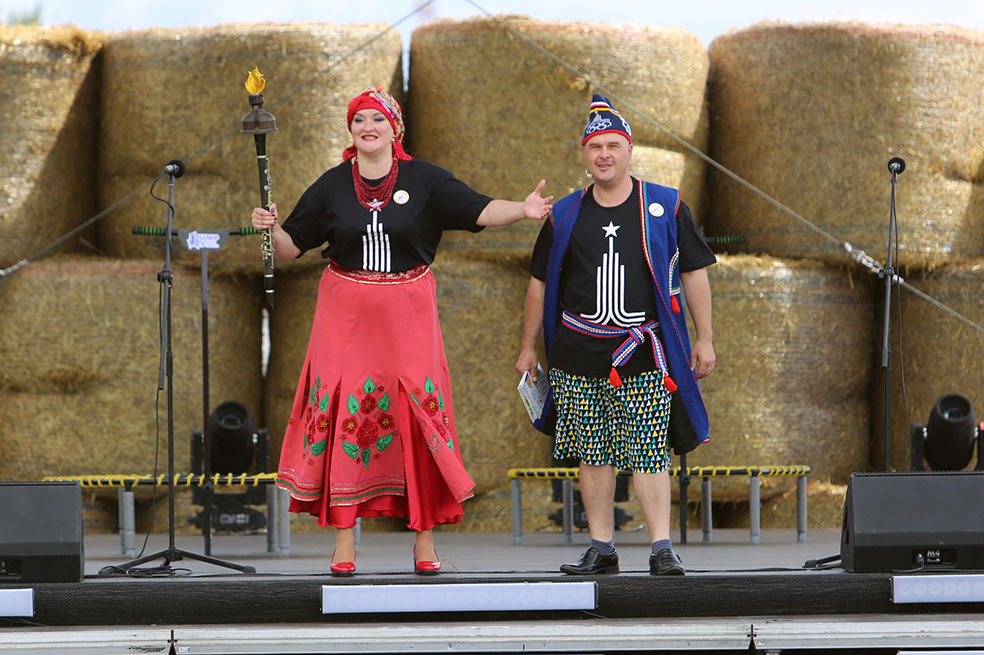 Вядучыя фестывалю народнага гумару "Аўцюкі – 2023". Крыніца ілюстрацыі: http://www.knews.by/?p=115890