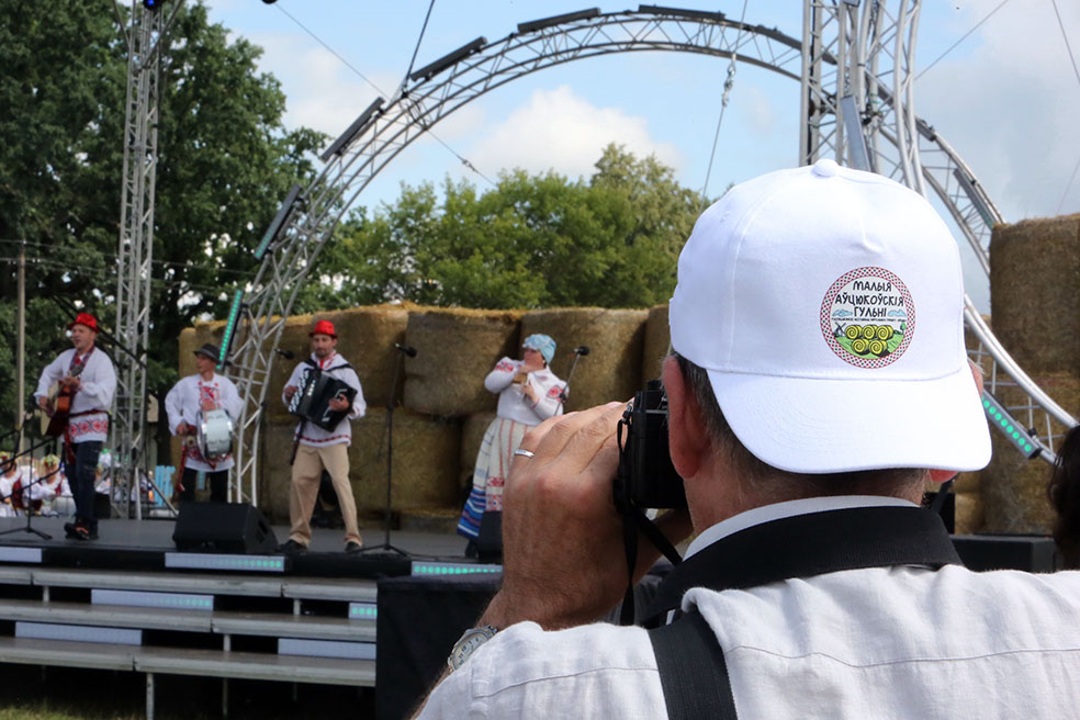 Удзельнікі фестывалю народнага гумару "Аўцюкі – 2023". Крыніца ілюстрацыі: http://www.knews.by/?p=115890