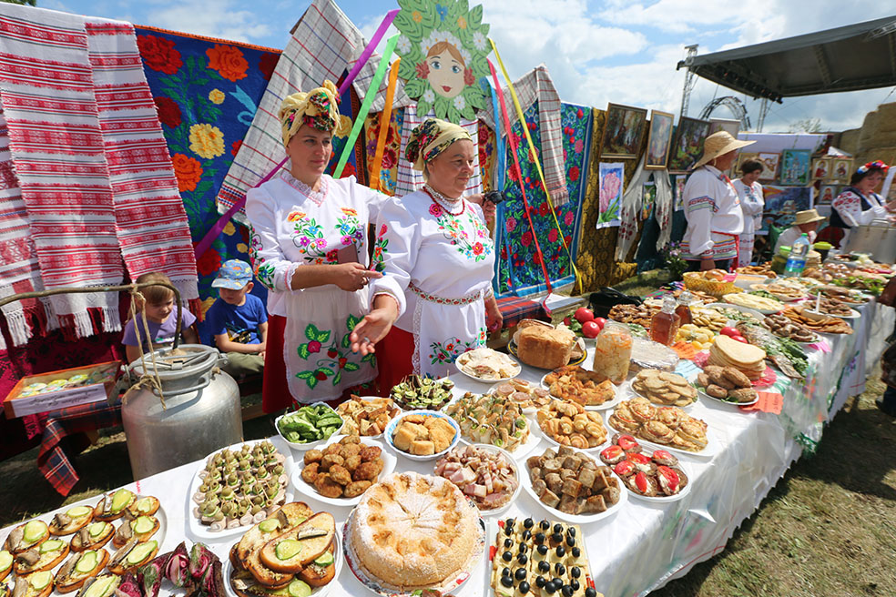 Удзельнікі фестывалю народнага гумару "Аўцюкі – 2023". Крыніца ілюстрацыі: http://www.knews.by/?p=115890