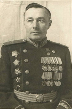 Сяргей Антонавіч Бабрук (1949). Крыніца ілюстрацыі: https://www.grsu.by/component/k2/item/42200-geroj-sovetskogo-soyuza-general-lejtenant-s-a-bobruk-1901-1962-vse-zadaniya-komandovaniya-on-vypolnyal-umelo-i-besstrashno.html