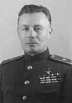 Сяргей Антонавіч Бабрук у канцы 1940-х гг. Крыніца ілюстрацыі: https://www.grsu.by/component/k2/item/42200-geroj-sovetskogo-soyuza-general-lejtenant-s-a-bobruk-1901-1962-vse-zadaniya-komandovaniya-on-vypolnyal-umelo-i-besstrashno.html