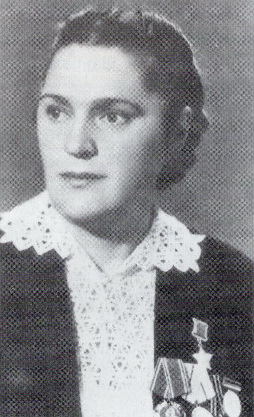 Елена Григорьевна Мазаник. Источник иллюстрации: Бессмертие подвига : док. повесть / Николай Дубровский ; [предисл. И. Шамякина]. – Минск, 2000. – С. 2 вклейки между с. 38–39.