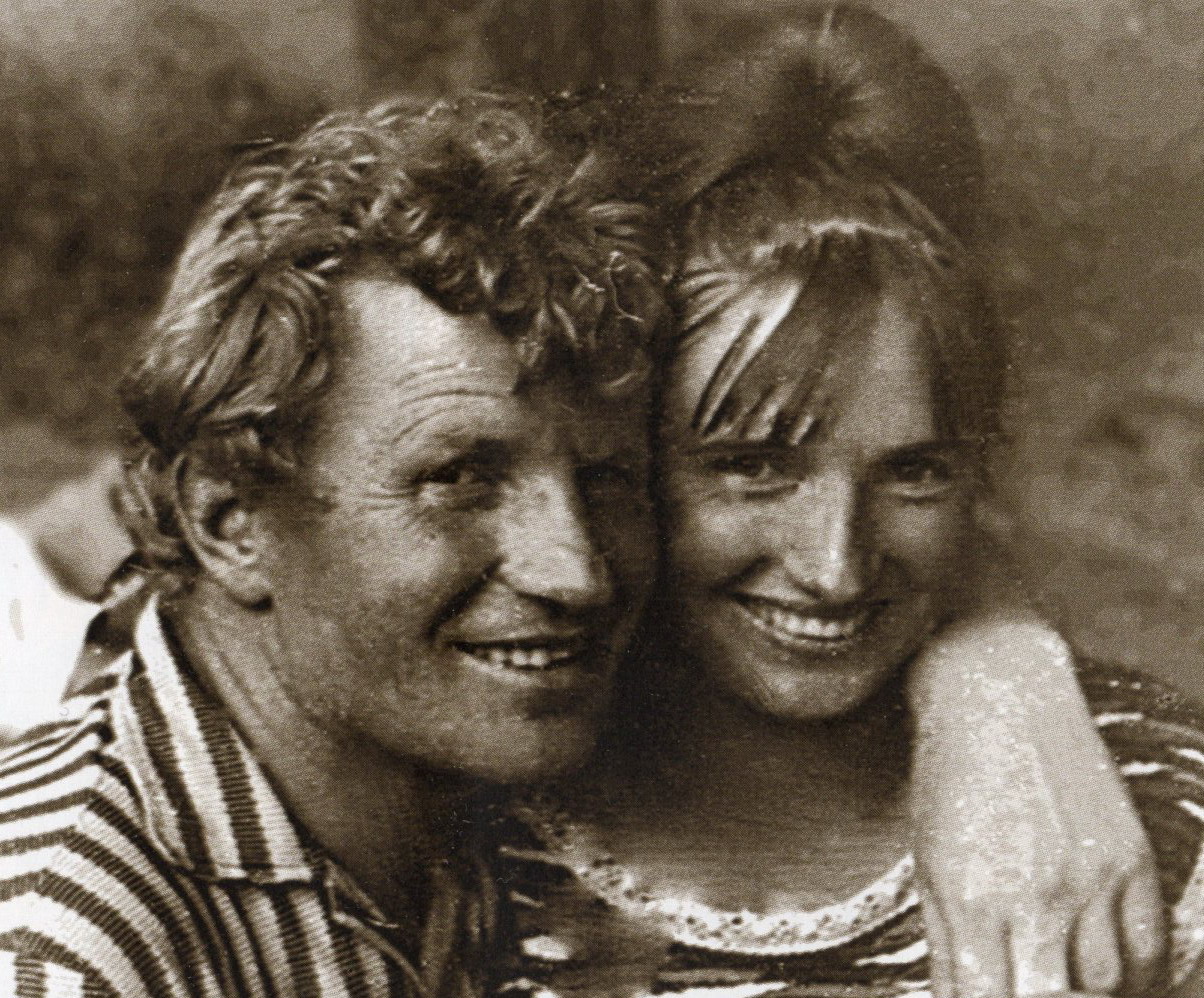 Михаил Рогалевич с женой Валентиной. Источник иллюстрации: Тобольск и вся Сибирь : альманах / [редакционный совет: Ю. С. Осипов (председатель) и др.]. – Тобольск, 2019. – Кн. 30 : Белорусы в Сибири, т. 2 : памятное. Ученый совет. Письма. Дневники. Путевые заметки. Трибуна. Сибирский изборник. Малый эпос. Галерея / [составители: Ю. П. Перминов, Р. Ю. Федоров ; главный редактор Ю. П. Перминов]. – С. 585.