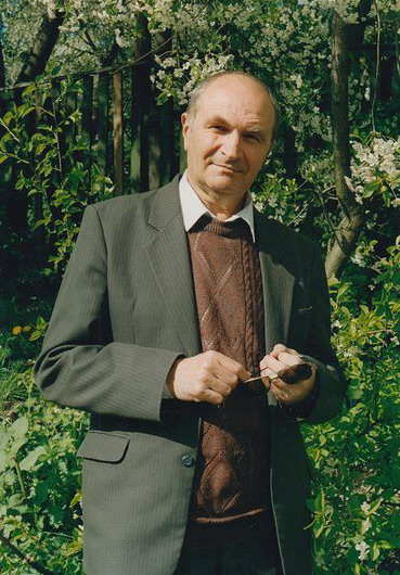 Мікола Маляўка. Крыніца ілюстрацыі: https://zviazda.by/be/news/20191210/1575958484-mikola-malyauka-minuu-chas-klichnikau-shukaem-adkazy-na-galounyya-pytanni