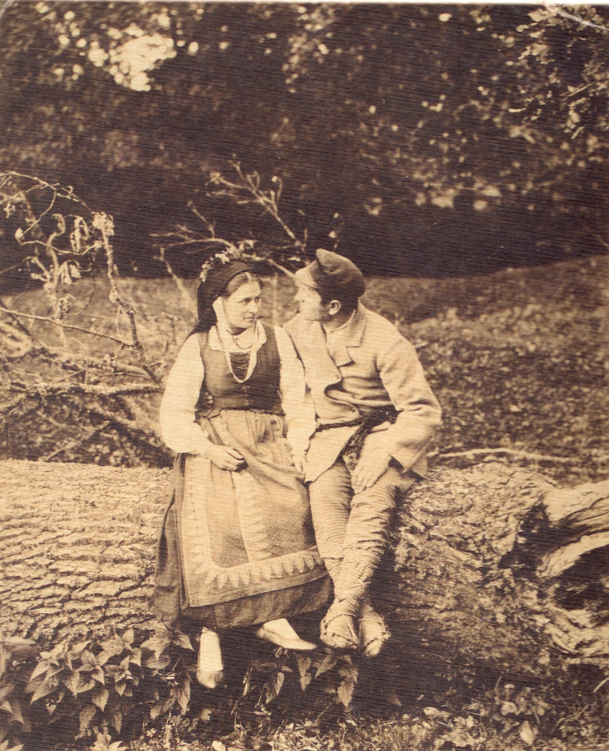 Крестьяне 189(3?). Источник иллюстрации: Забытые преданья старины, Влекут невыразимым обаяньем, И кажется, что оживают сны… [Изоматериал] : 2010 : [настенный перекидной календарь / фотографии Бенедикта Тышкевича] ; Белросбанк. – [Беларусь, 2009]. – 8 л.