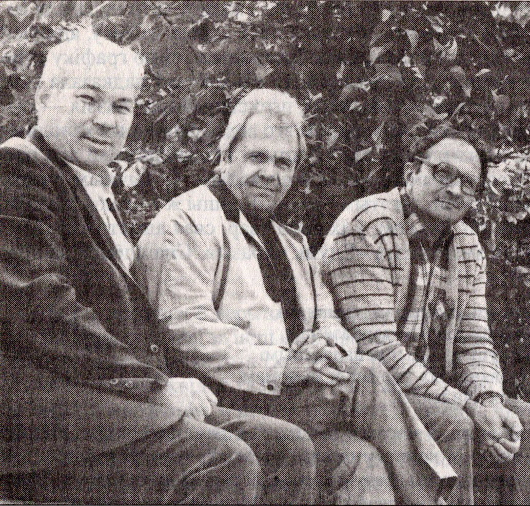 Мікола Маляўка (першы справа) з Уладзімірам Ліпскім і Міколам Чарняўскім. Крыніца ілюстрацыі: Полымя. – 2011. – № 12. – С. 126.