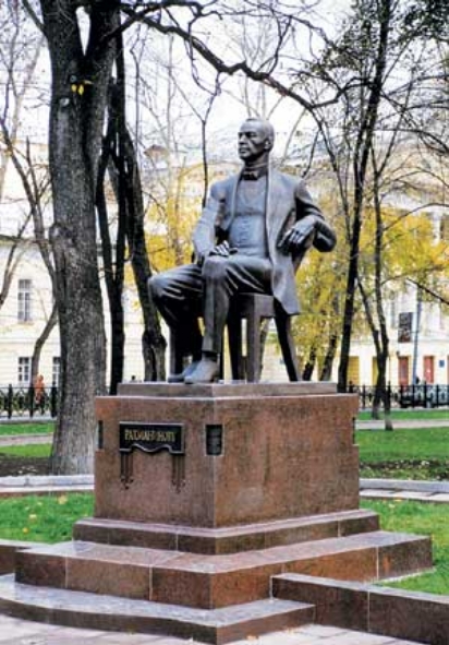 Помнік С. Рахманінаву (1999). Крыніца ілюстрацыі: http://www.kovaltchuk.ru/rus/m/05m.php