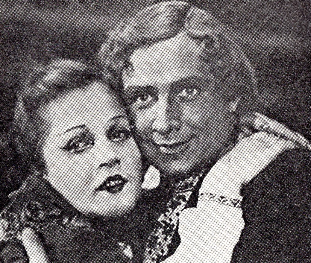 Сцэна са спектакля "Паўлінка". Паўлінка – Раіса Кашэльнікава, Якім Сарока – Іван Шаціла. Крыніца ілюстрацыі: Тэатральны Мінск. – 1980. – № 2. – С. 25.