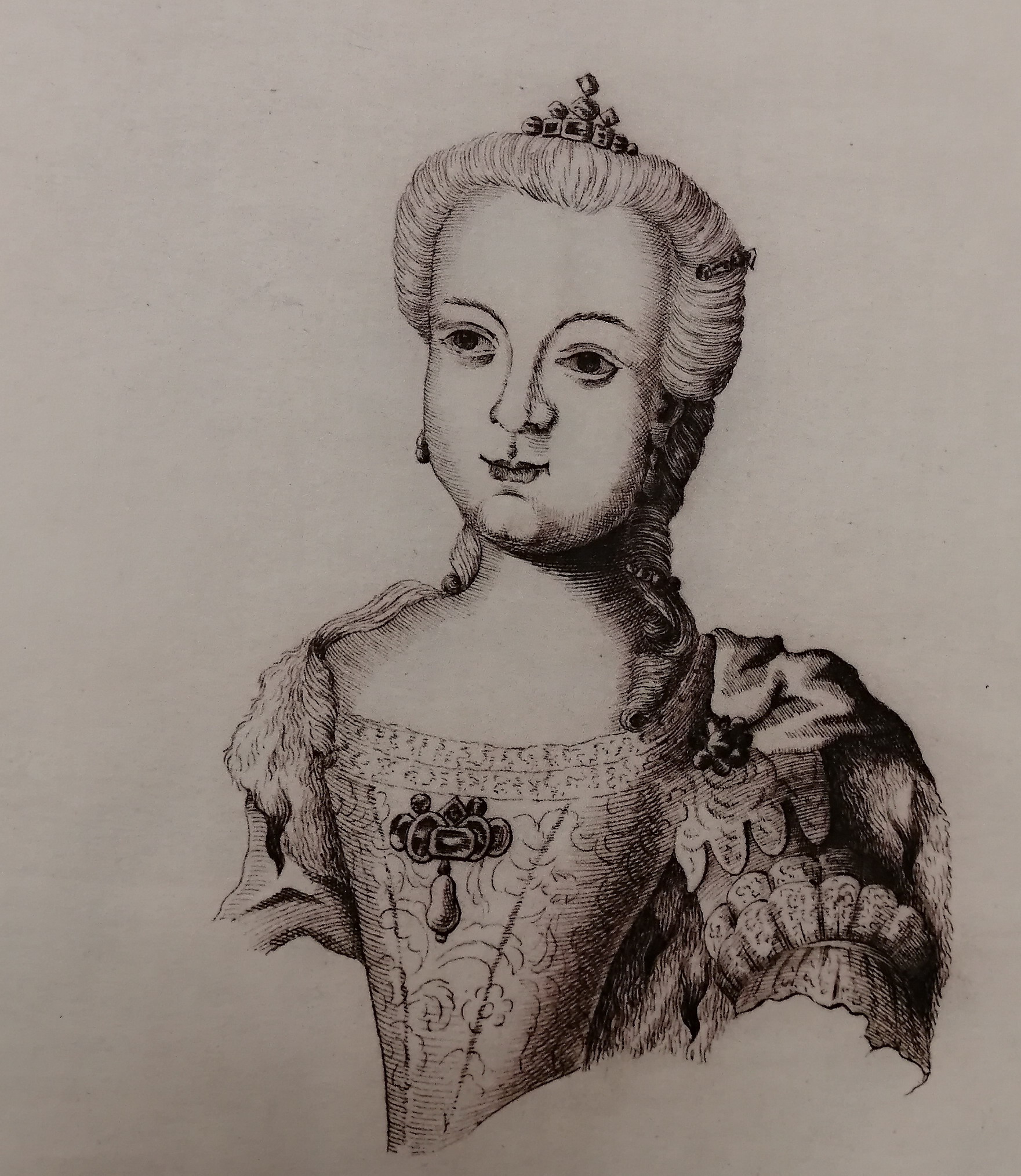 Радзівіл Кацярына Караліна (1740–1789), дачка Францішкі Уршулі і Міхала Казіміра. Крыніца ілюстрацыі: Радзівілы. Альбом партрэтаў XVIII–XIX стагоддзяў "Icones familiae ducalis Radivilianae" = Радзивиллы. Альбом портретов XVIII–XIX веков "Icones familiae ducalis Radivilianae" = The Radziwills album of portraits of XVIII–XIX centuries "Icones familiae ducalis Radivilianae" / [В. Д. Бажэнава ; пераклад на англійскую мову: Ю. В. Бажэнаў і інш.]. – Факсімільнае выданне. – Мінск, 2010. – Л. 161.