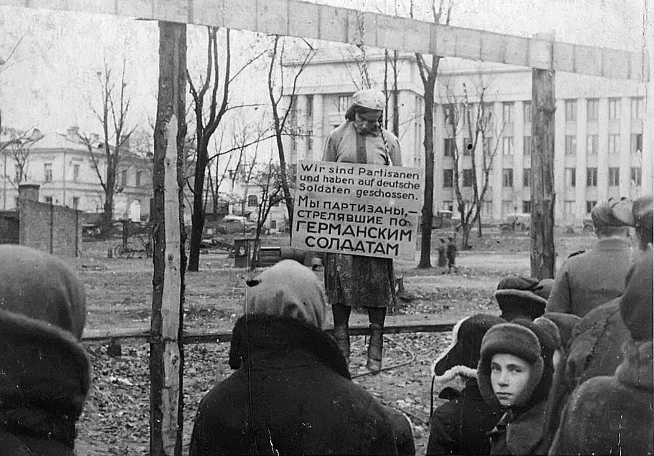 Вольга Фёдараўна Шчарбацэвіч пасля пакарання (мінск, 26.10.1941). Крыніца ілюстрацыі: https://stalin-line.by/nashi-proekty/istorii/pervaya-publichnaya-kazn-v-minske