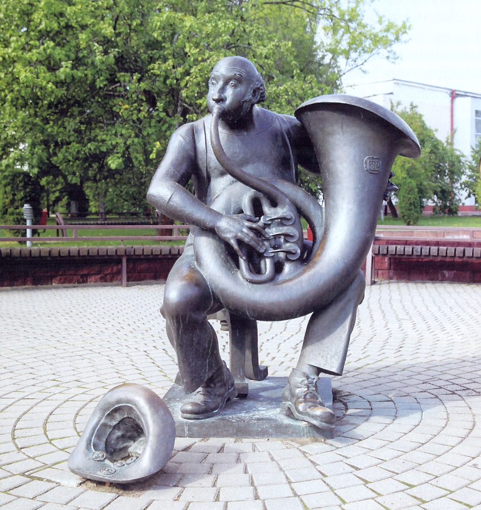 Вулічны музыкант. А. У. Шаппо. Крыніца ілюстрацыі: Новополоцк, 65 : 65 [лет : фотоальбом / автор текста М. В. Караваева ; главный редактор Г. Н. Головатая ; фото: А. В. Хитров]. – Минск : БЕЛТА, 2023. – С. 109.